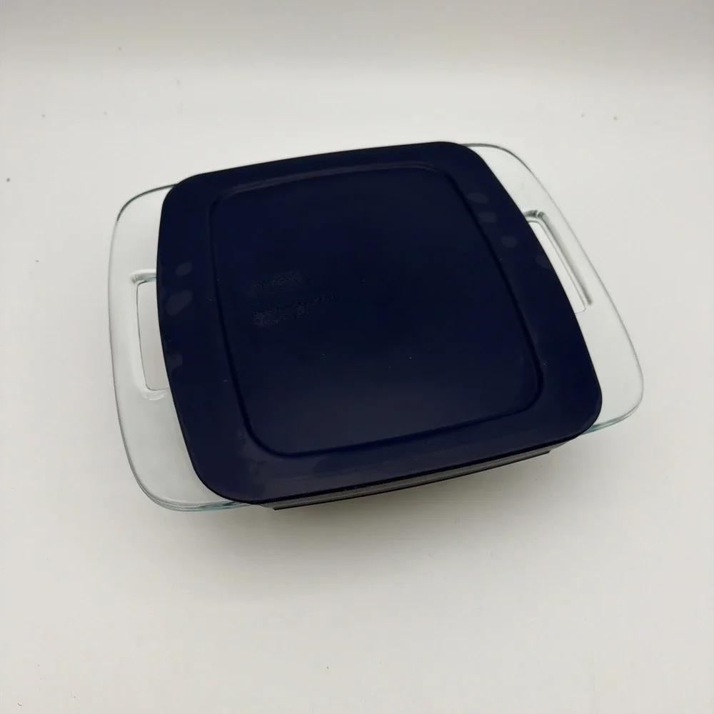 Pyrex 2 Qt Easy Grab Clear Glass baking casserole dish Snap on Blue Lid